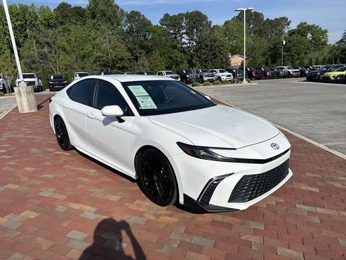 Used 2025 Toyota Camry SE w/ Convenience Package FWD image 38