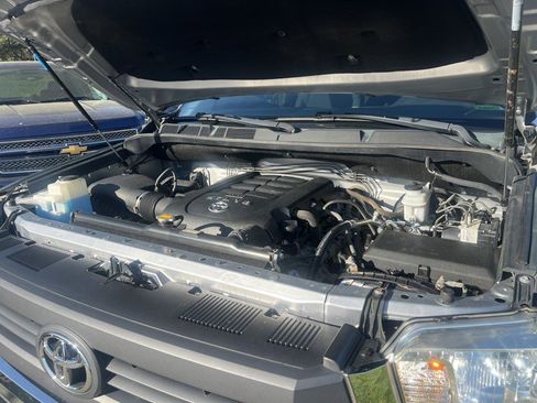 Used 2014 Toyota Tundra SR5 w/ SR5 Upgrade Package image 11