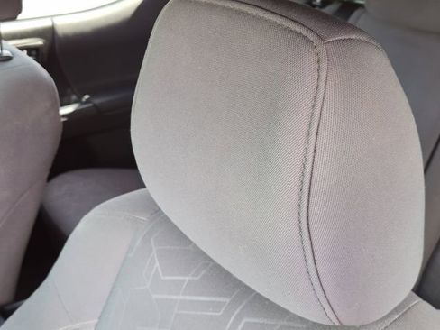 Used 2018 Toyota Tacoma TRD Off-Road w/ Technology Package image 11