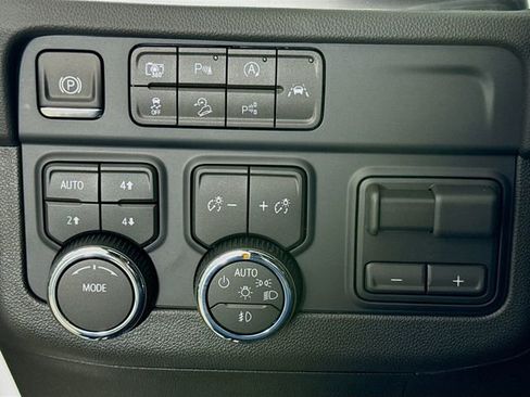 New 2026 Chevrolet Suburban Z71 w/ Comfort Package AWD/4WD image 12