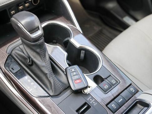 Used 2021 Toyota Highlander Limited image 28