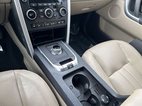 Used 2016 Land Rover Discovery Sport HSE image 11