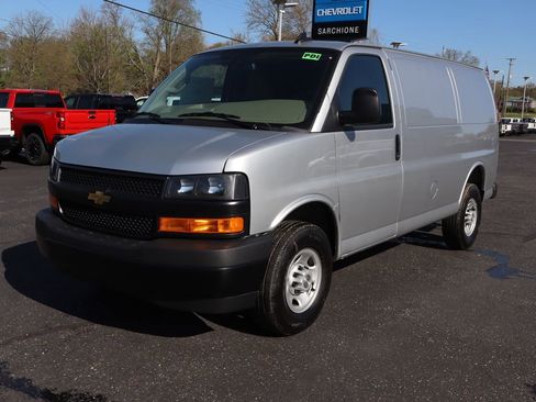 New 2025 Chevrolet Express 3500 w/ Driver Convenience Package RWD image 19