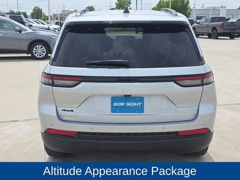 Certified 2025 Jeep Grand Cherokee Altitude AWD/4WD image 5