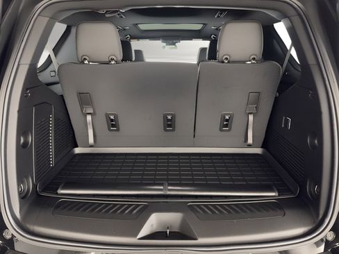 Used 2023 GMC Yukon SLT image 13