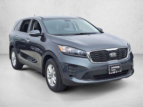 Used 2020 Kia Sorento LX image 3