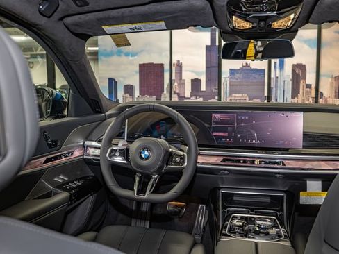 Used 2026 BMW 760i xDrive w/ Executive Package AWD/4WD image 16