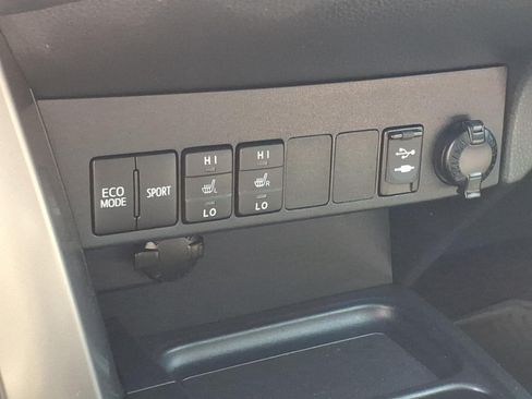 Used 2018 Toyota RAV4 XLE AWD/4WD image 11