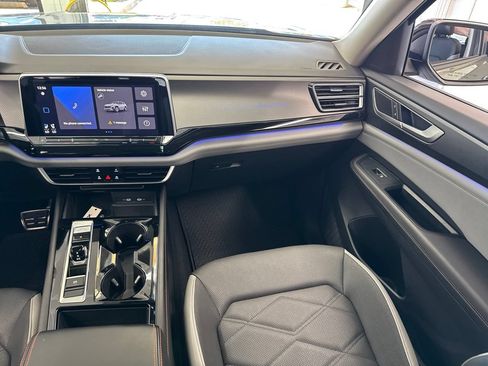 Used 2024 Volkswagen Atlas Peak Edition SE AWD/4WD image 49