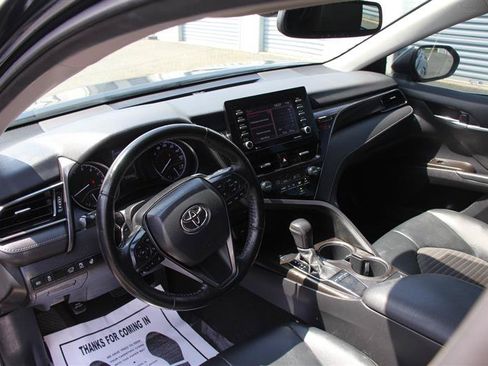 Used 2022 Toyota Camry SE w/ Cold Weather Package FWD image 21