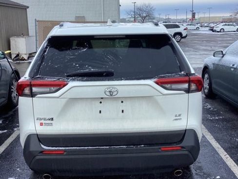 Used 2019 Toyota RAV4 LE image 9