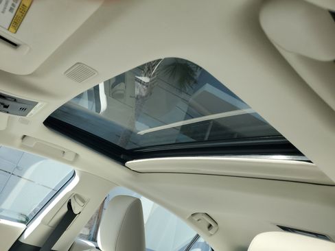 Used 2024 Lexus ES 350 w/ Premium Package image 18