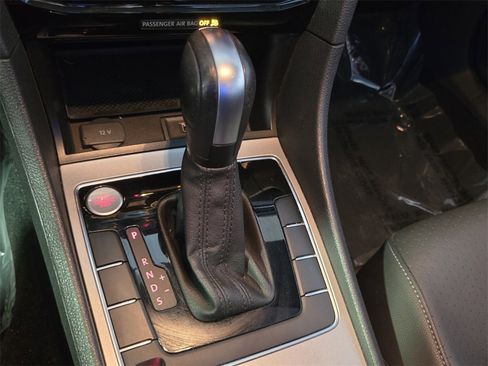 Used 2022 Volkswagen Passat 2.0T SE image 18