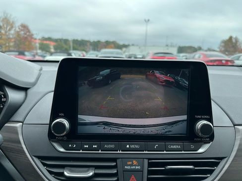 Used 2024 Nissan Altima 2.5 SV image 13