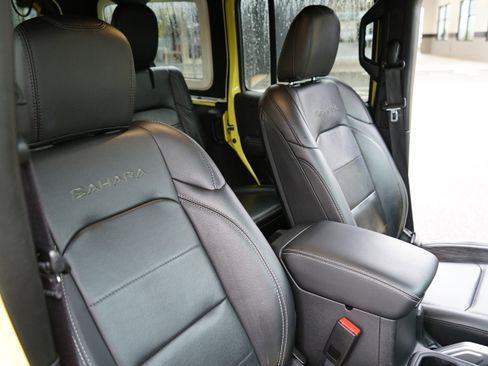 Used 2023 Jeep Wrangler Sahara w/ Cold Weather Group image 20