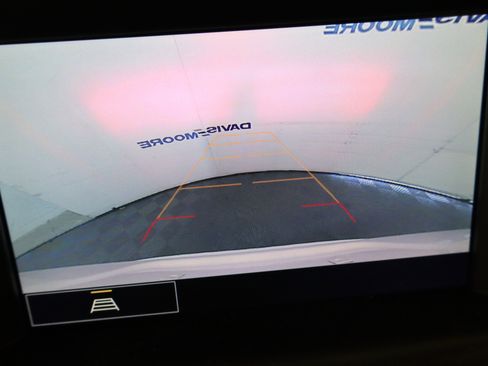 Used 2024 GMC Terrain SLT image 25