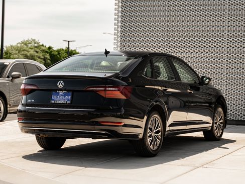 Used 2021 Volkswagen Jetta SE FWD image 3