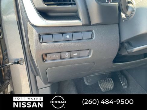 Used 2024 Nissan Rogue SV AWD/4WD image 19