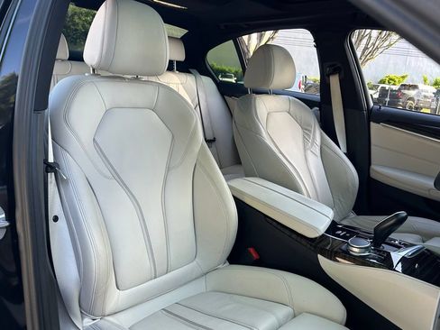 Used 2022 BMW 540i w/ M Sport Package RWD image 42