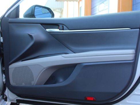 Used 2023 Toyota Camry LE image 40