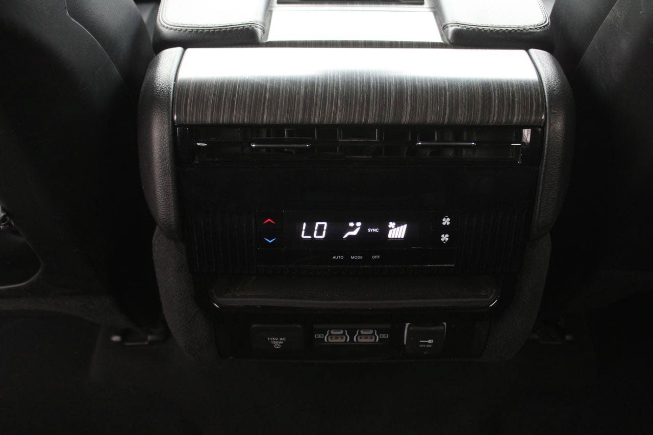 Used 2023 Jeep Wagoneer L Series II AWD/4WD image 13