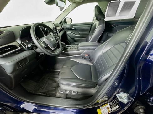 Used 2022 Toyota Highlander XLE image 18
