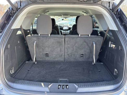 Used 2024 Ford Explorer XLT image 27