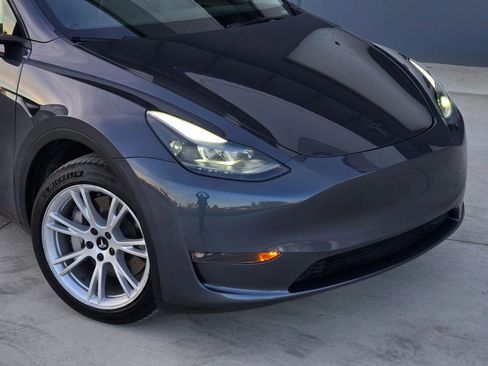 Used 2023 Tesla Model Y Long Range image 31