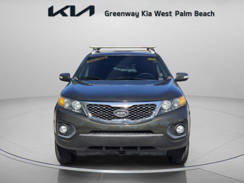 Used 2011 Kia Sorento LX w/ Convenience Pkg image 2