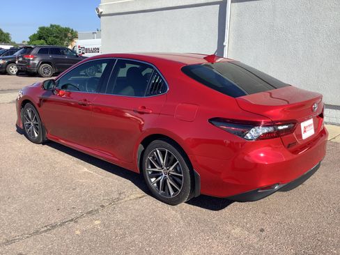 Used 2023 Toyota Camry XLE w/ Cold Weather Package FWD image 5