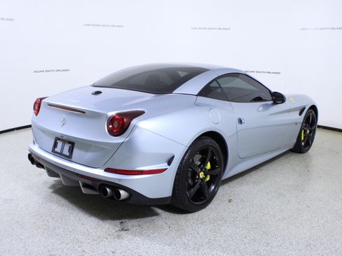 Used 2015 Ferrari California T RWD image 7