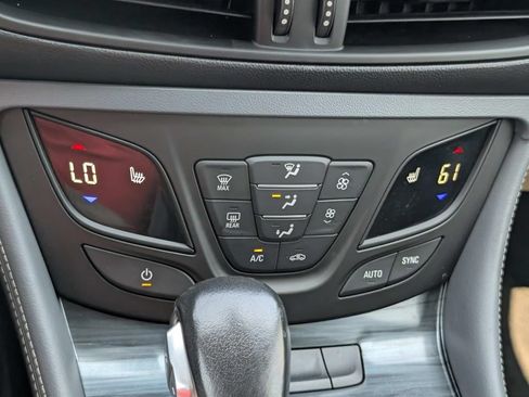 Used 2020 Buick Envision Essence FWD image 24