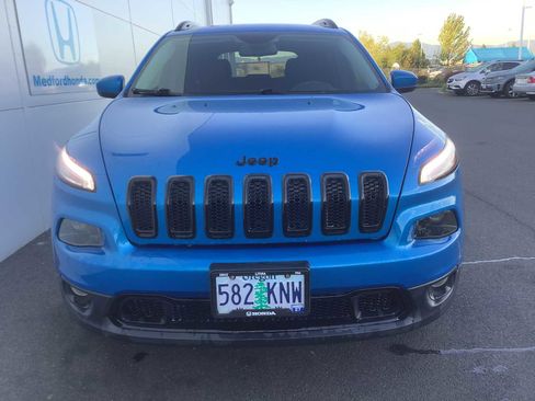 Used 2018 Jeep Cherokee Latitude w/ Altitude Package AWD/4WD image 9