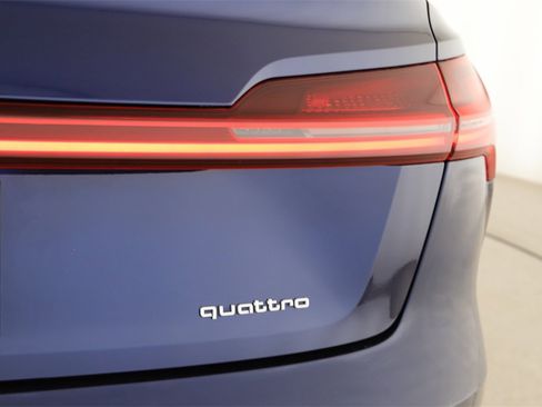 Certified 2022 Audi e-tron Premium image 31