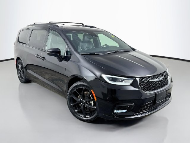 Used 2026 Chrysler Pacifica Limited w/ S Appearance Package FWD image 3