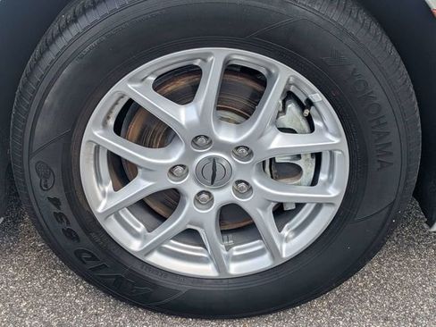 Used 2023 Chrysler Pacifica Touring-L FWD image 11