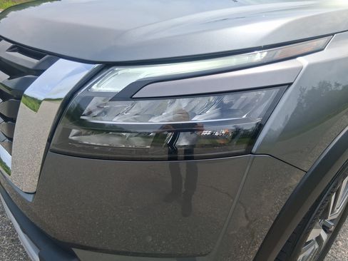 Certified 2025 Nissan Pathfinder SL AWD/4WD image 9