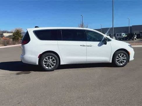 New 2025 Chrysler Pacifica Select w/ Uconnect Theater Family Group image 9
