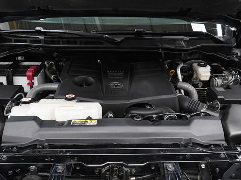 Used 2023 Toyota Tundra Limited w/ Power Package AWD/4WD image 32