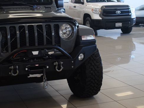 Used 2021 Jeep Gladiator Sport AWD/4WD image 8