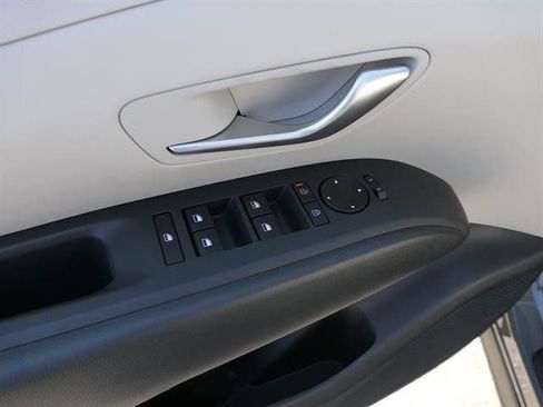 New 2025 Hyundai Tucson SE image 13