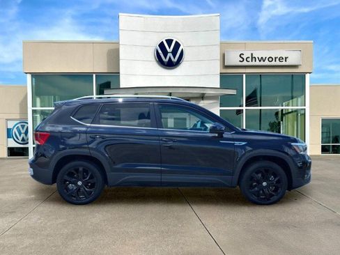 Certified 2023 Volkswagen Taos SE w/ Panoramic Sunroof Package FWD image 5