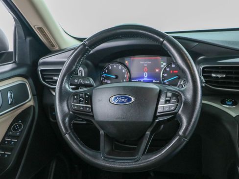 Used 2020 Ford Explorer XLT w/ Equipment Group 202A RWD image 12