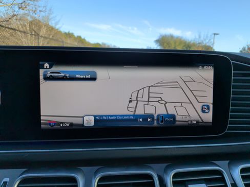 Used 2025 Mercedes-Benz GLS 450 4MATIC image 16