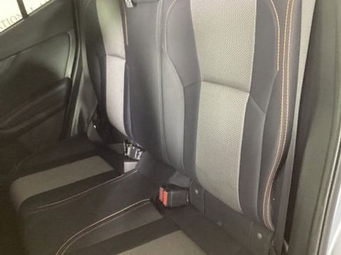 Used 2018 Subaru Crosstrek 2.0i Premium w/ Moonroof Package image 9