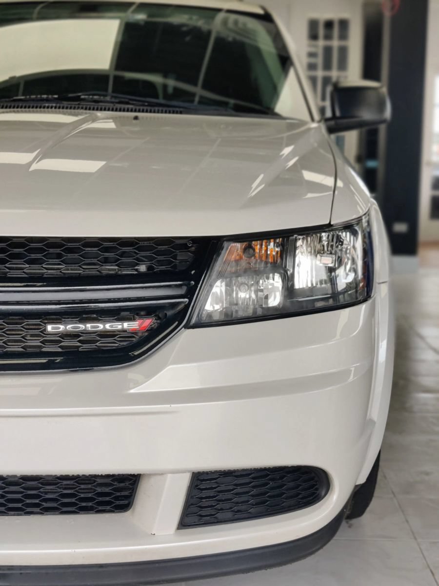 Used 2018 Dodge Journey SE w/ Blacktop Package FWD image 3