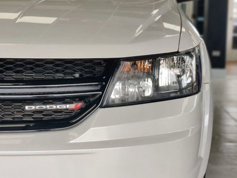 Used 2018 Dodge Journey SE w/ Blacktop Package image 3