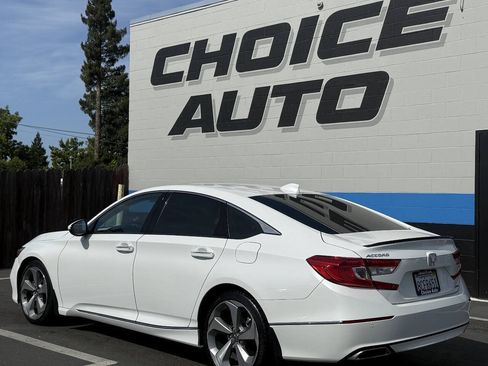 Used 2018 Honda Accord Touring image 25