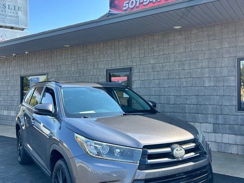 Used 2019 Toyota Highlander SE image 3