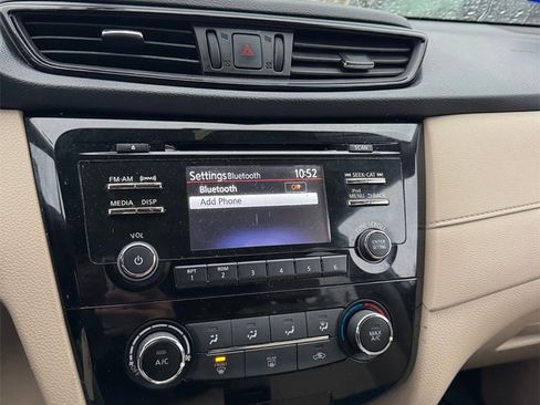 Used 2017 Nissan Rogue S w/ Appearance Package image 5